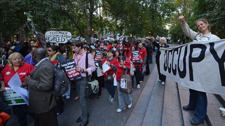 Wall Street’i İşgal Et Hareketi ve Etik Finans: Küresel Ekonomide Adalet Arayışı