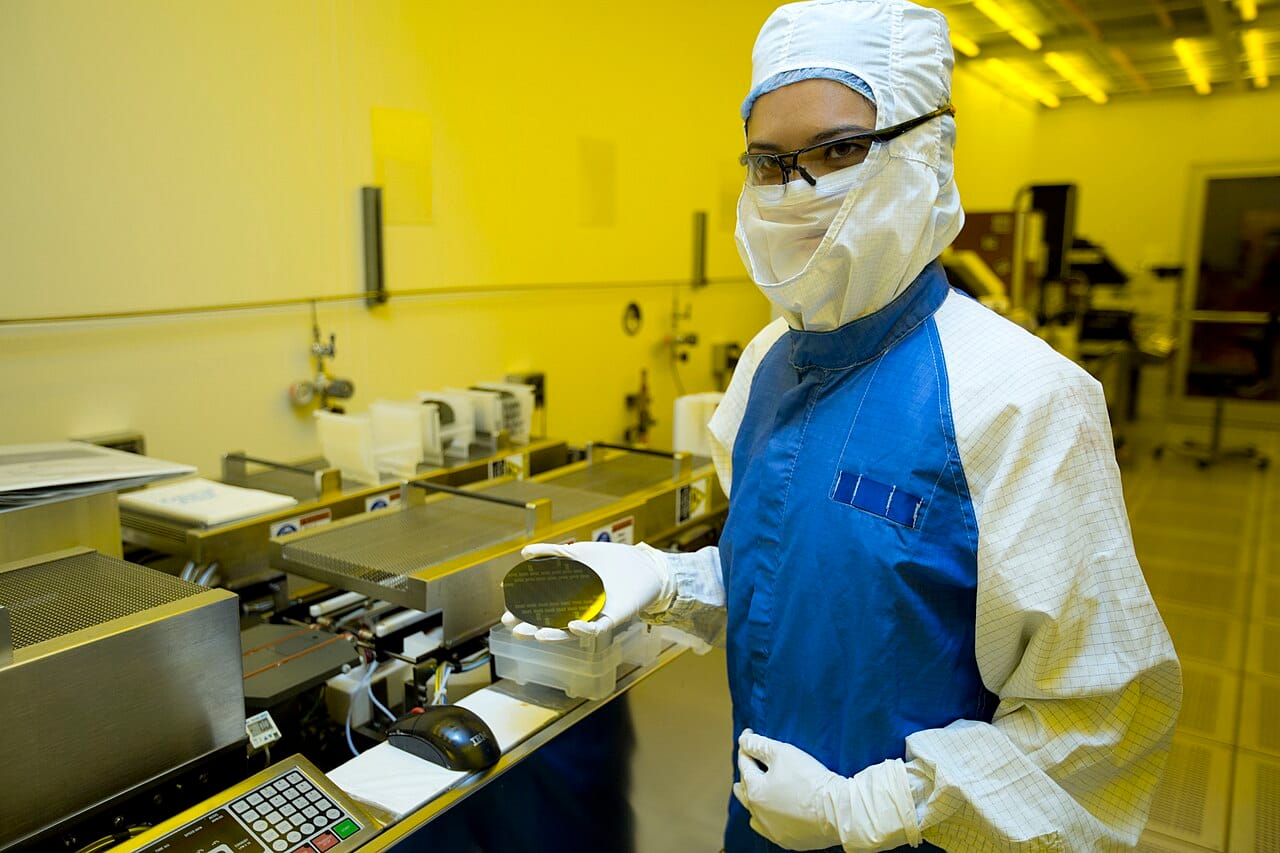 BİLGİ ÇAĞI'NIN TEMEL TAŞI: NANOTEKNOLOJİ VE SİLİKON DEVRİMİ
