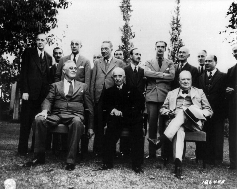 İKİNCİ DÜNYA SAVAŞINDA TÜRK DIŞ POLİTİKASI: AKTİF TARAFSIZLIKTAN SOĞUK SAVAŞ İTTİFAKINA